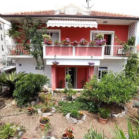 بيت ضيافة With A Parking Space - 17442 3*