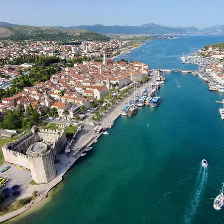 With A Parking Space - 17442 Pensionat Trogir