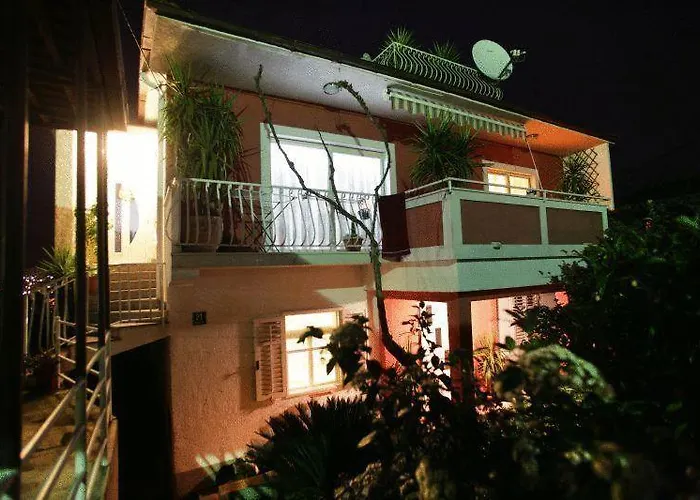 Гостевой дом With A Parking Space - 17442 Трогир