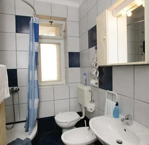 With A Parking Space - 17442 Трогир